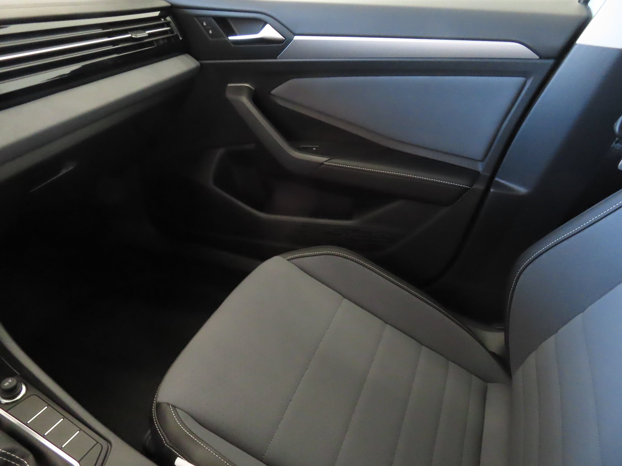 New 2026 Volkswagen Jetta SE FWD image 19