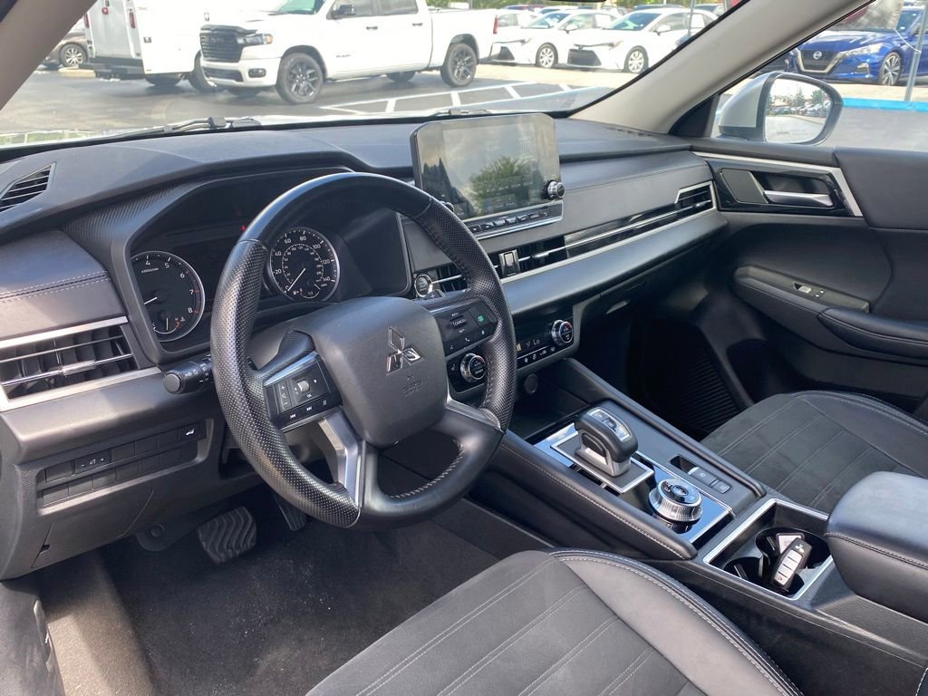 Used 2024 Mitsubishi Outlander SE AWD/4WD image 14