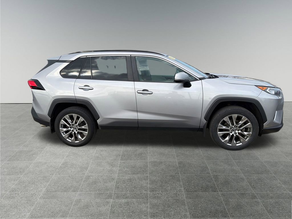 Used 2020 Toyota RAV4 XLE Premium image 6