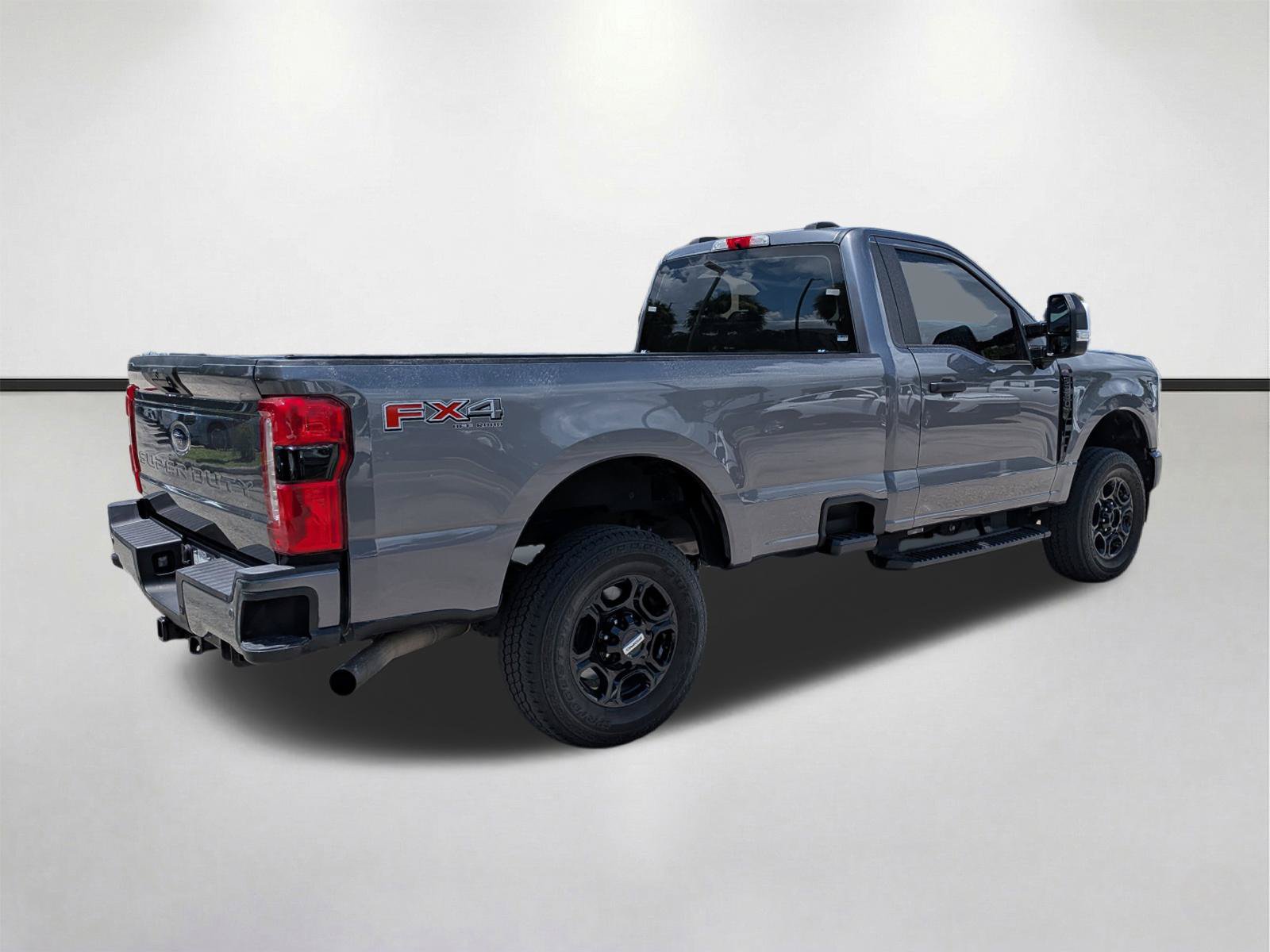 Used 2024 Ford F250 XL w/ STX Appearance Package AWD/4WD image 4