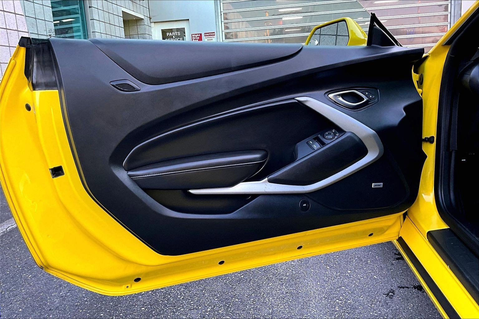 Used 2018 Chevrolet Camaro LT w/ Technology Package RWD image 20