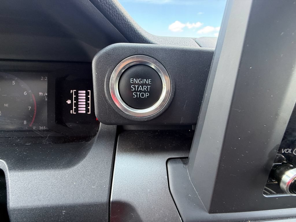 Used 2025 Toyota 4Runner SR5 AWD/4WD image 32