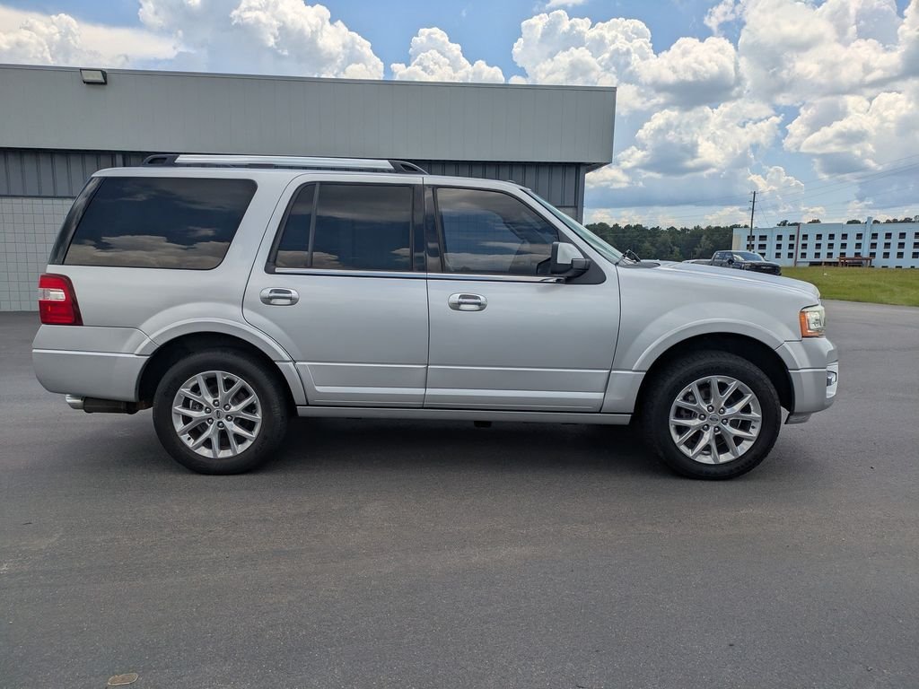 Used 2017 Ford Expedition Limited w/ Equipment Group 301A RWD image 3