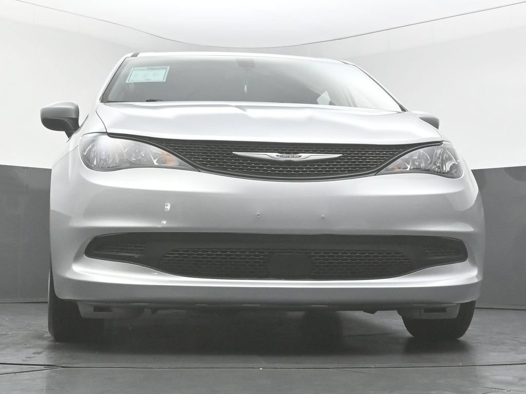 Used 2022 Chrysler Voyager LX FWD image 45