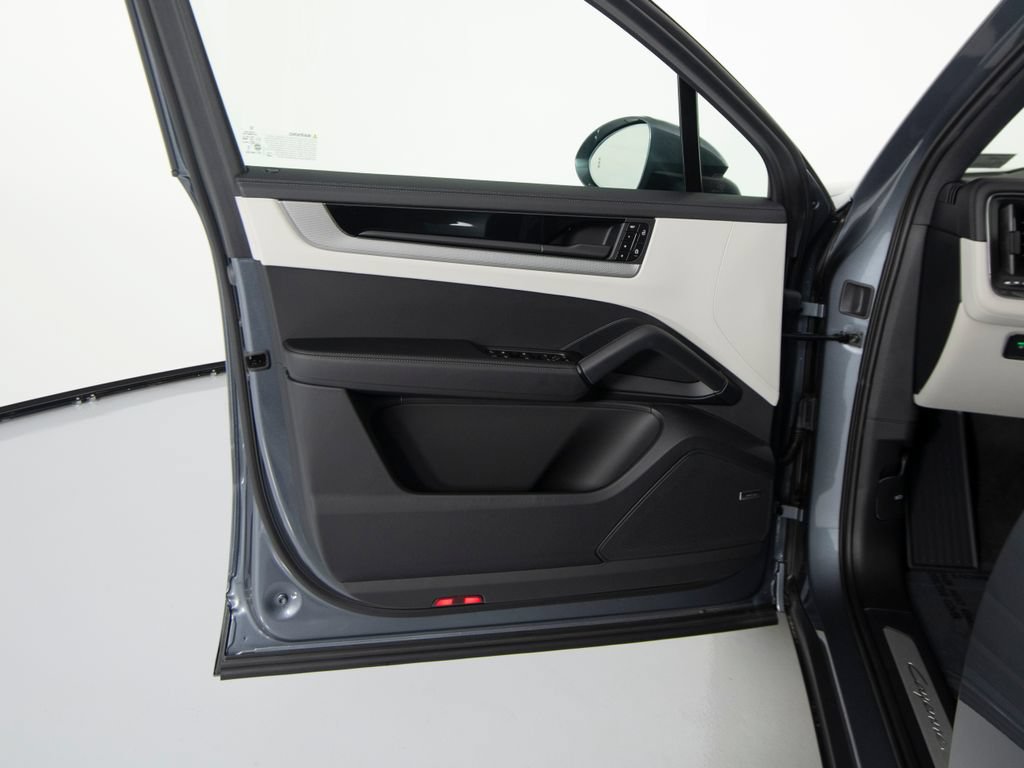 New 2026 Porsche Cayenne S AWD/4WD image 19