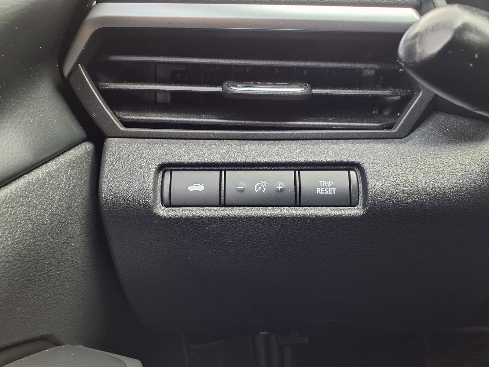 Used 2022 Nissan Altima 2.5 SR FWD image 9
