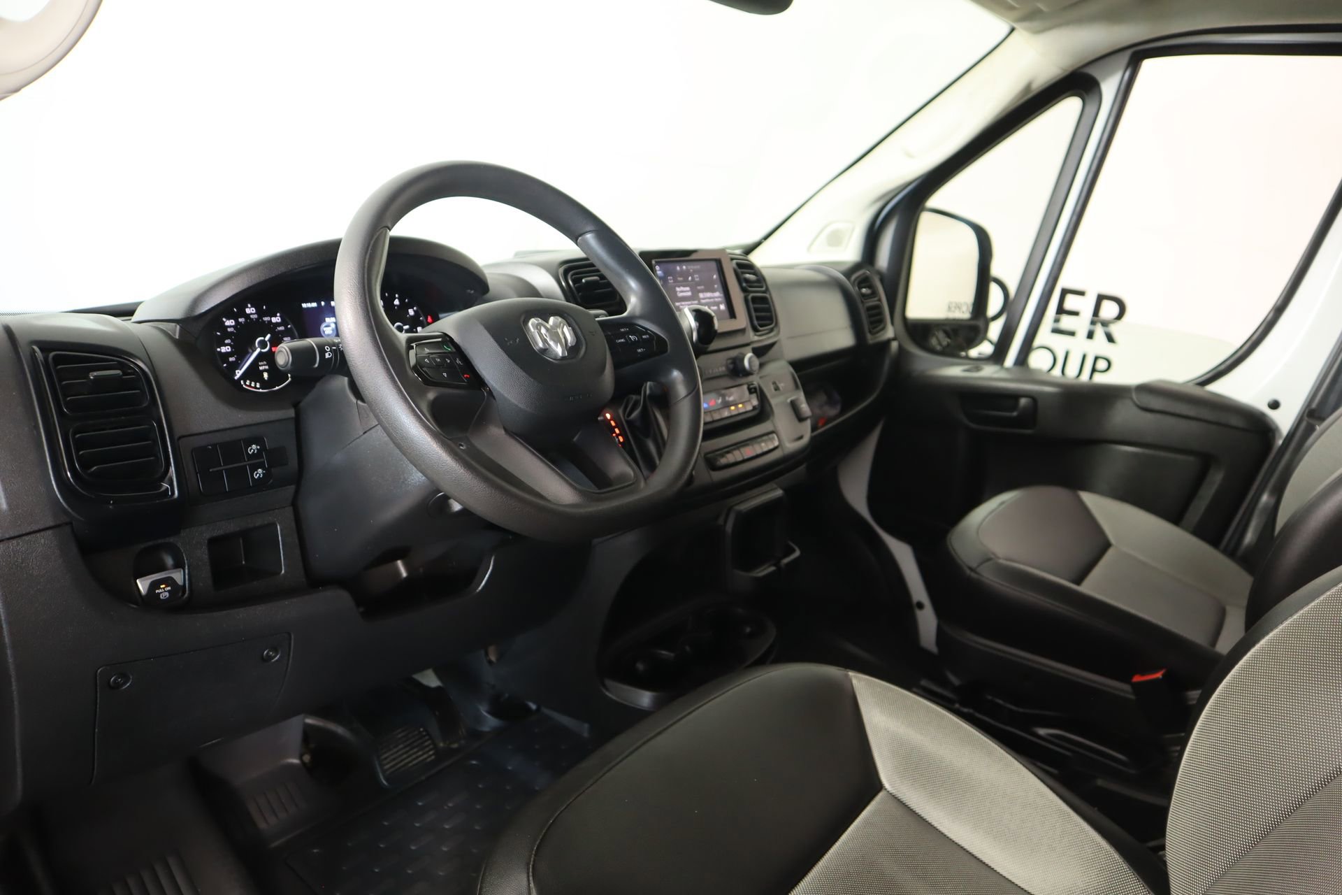 Used 2023 RAM ProMaster 2500 FWD image 2