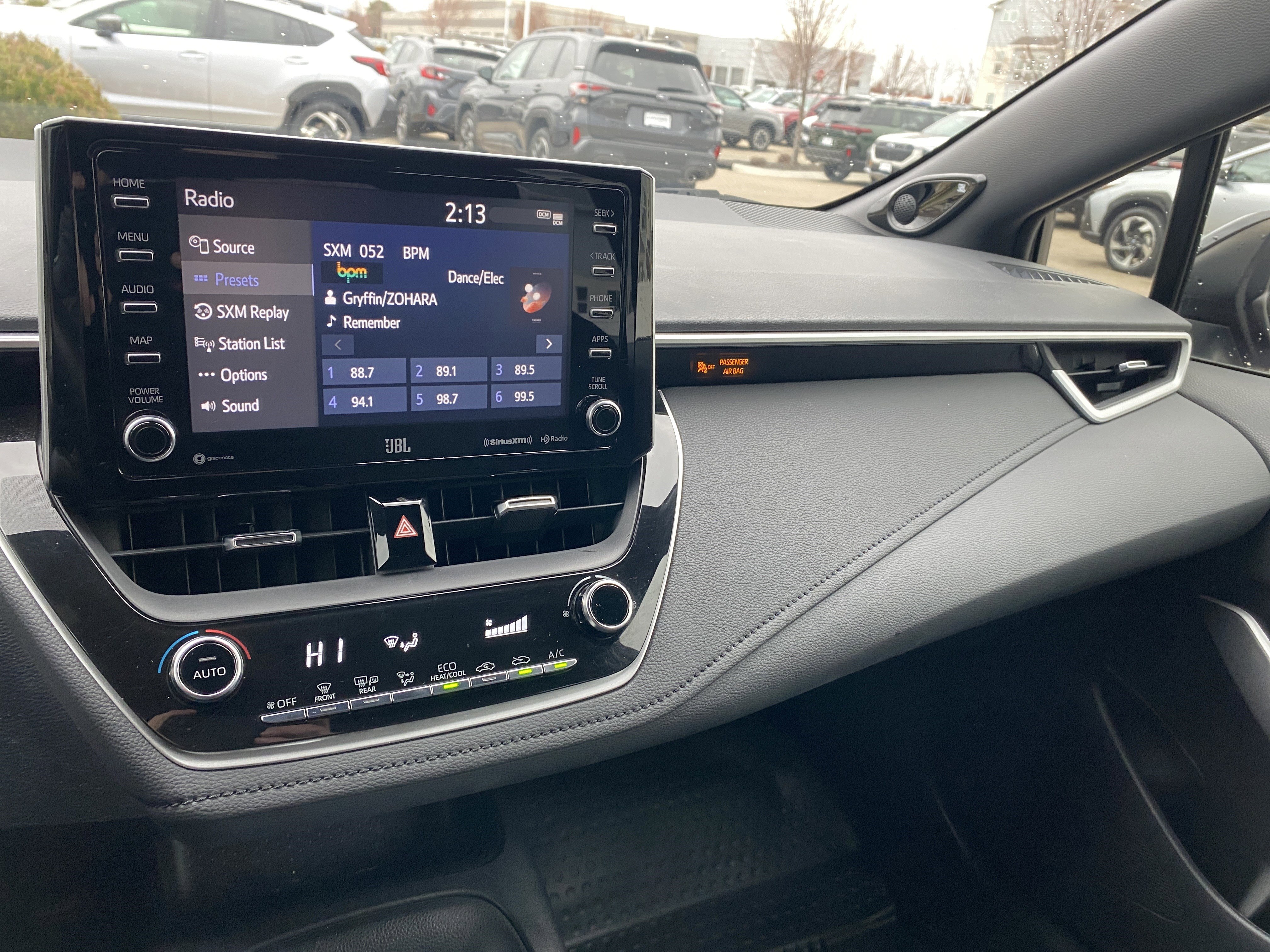 Used 2022 Toyota Corolla SE w/ SE Premium Package image 13