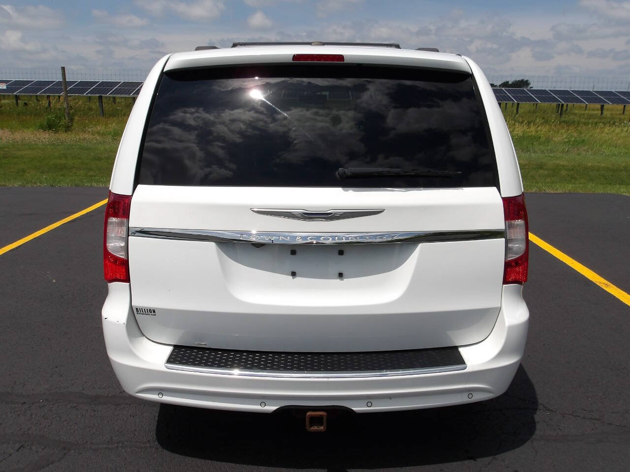 Used 2014 Chrysler Town & Country Touring-L w/ Trailer Tow Group FWD image 4