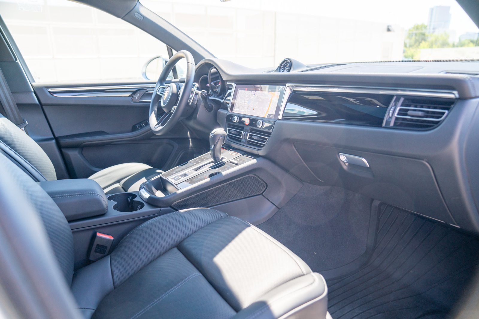 Certified 2026 Porsche Macan AWD/4WD image 25