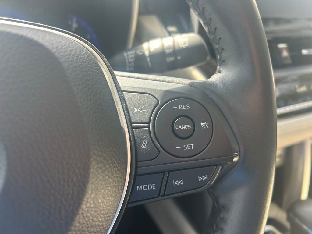 Used 2022 Toyota Corolla Cross XLE w/ Convenience Package AWD/4WD image 21