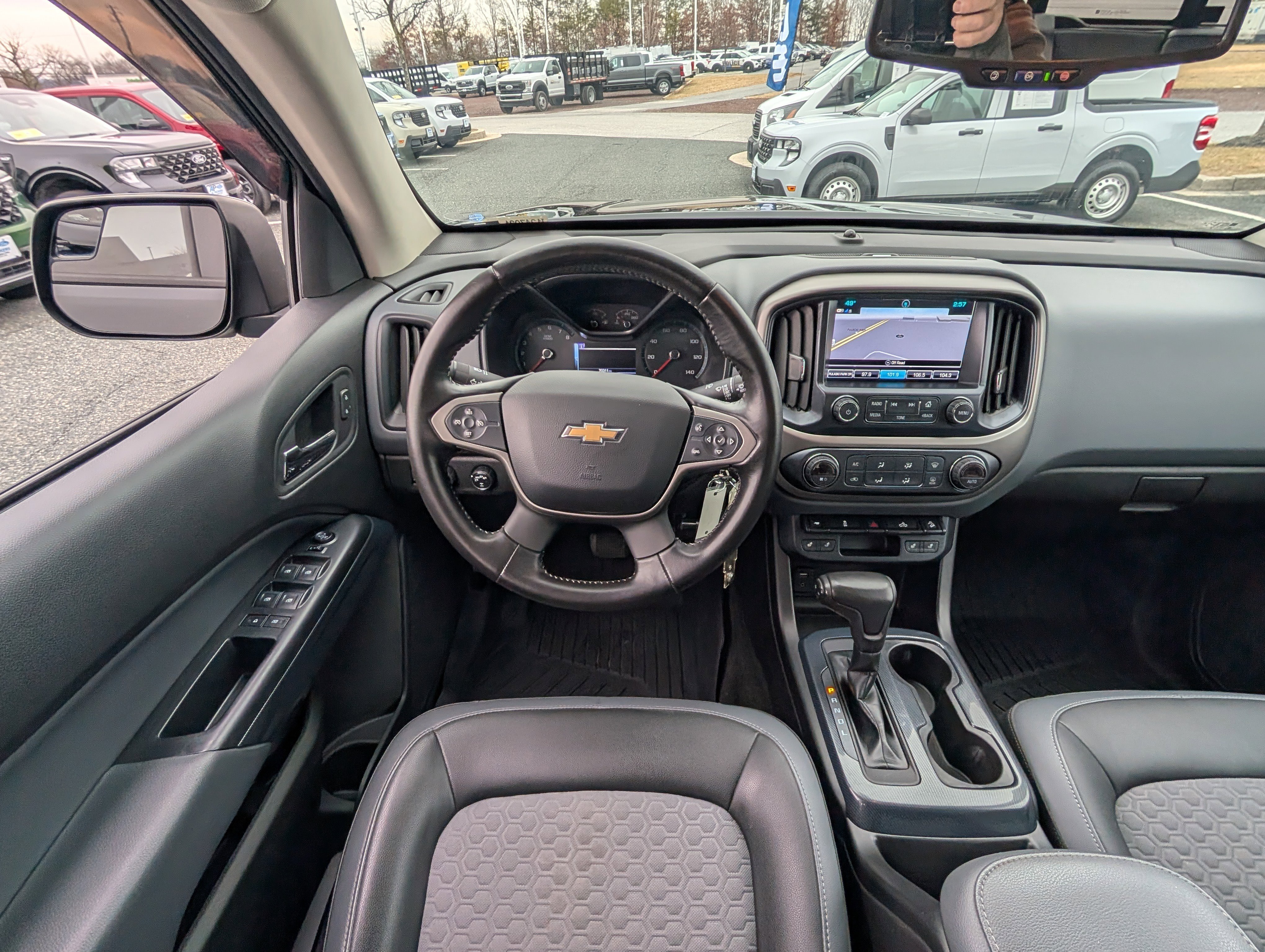 Used 2018 Chevrolet Colorado Z71 w/ Z71 Midnight Edition image 17