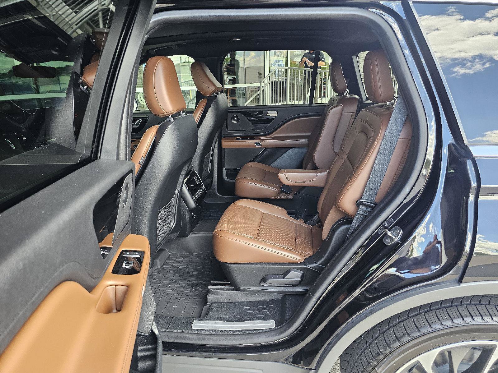 Used 2021 Lincoln Aviator Reserve w/ Equipment Group 201A AWD/4WD image 17