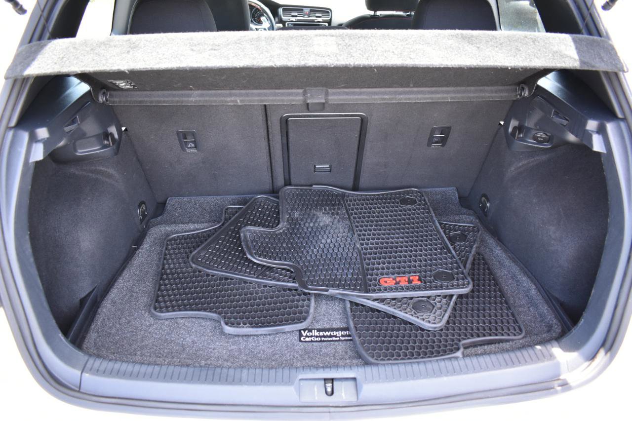 Used 2015 Volkswagen GTI S FWD image 40