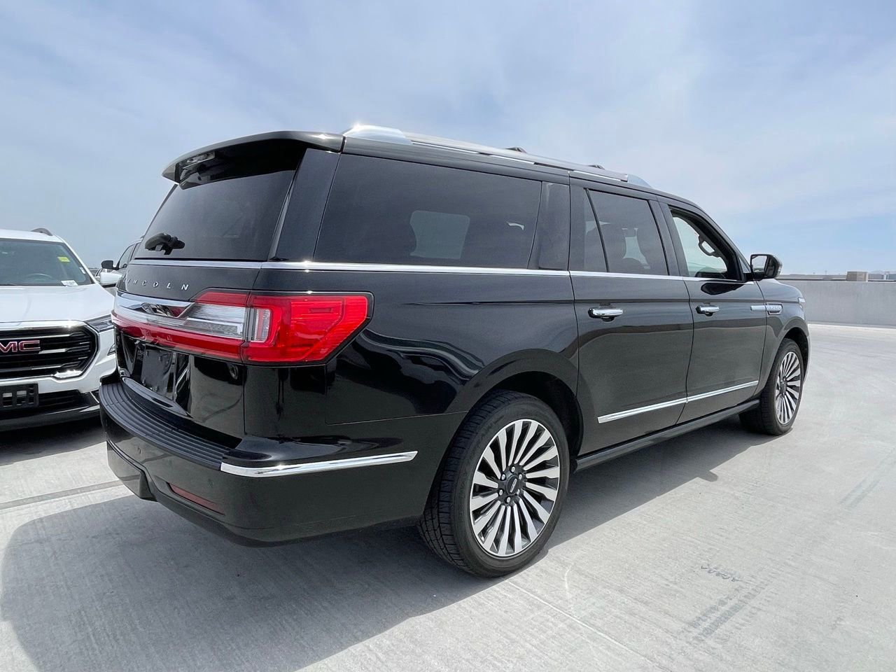 Used 2018 Lincoln Navigator L Reserve w/ Technology Package AWD/4WD image 2