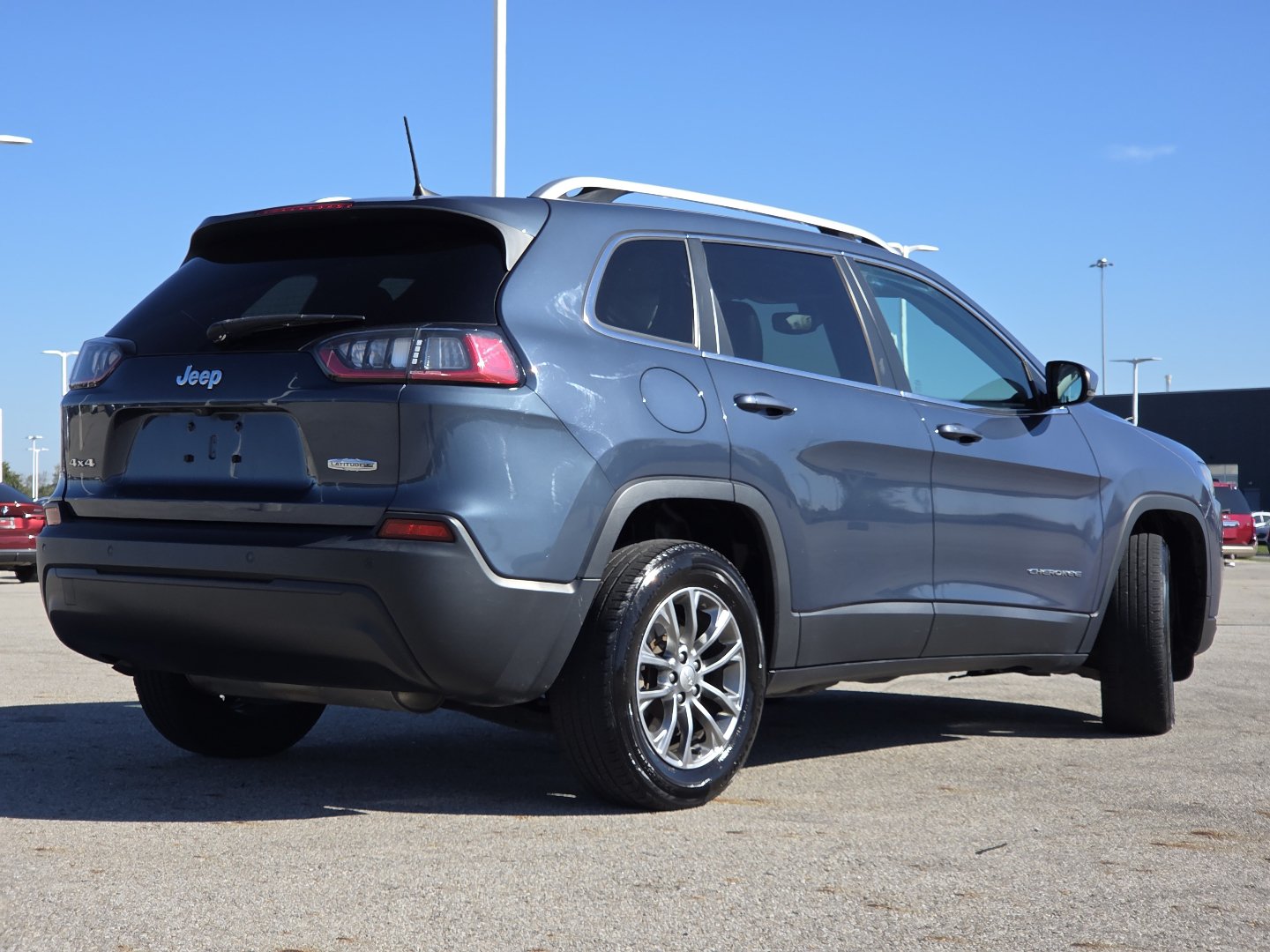 Used 2019 Jeep Cherokee Latitude Plus w/ Comfort/Convenience Group AWD/4WD image 17