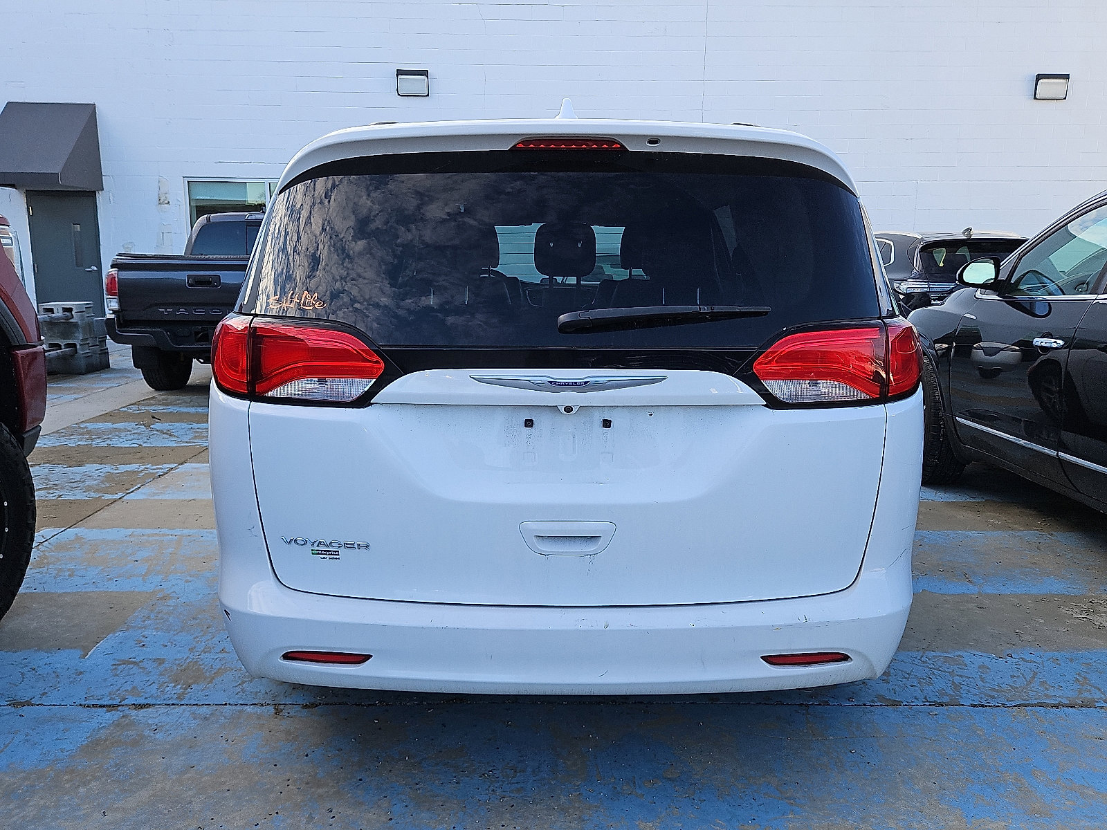 Used 2020 Chrysler Voyager Lxi image 7