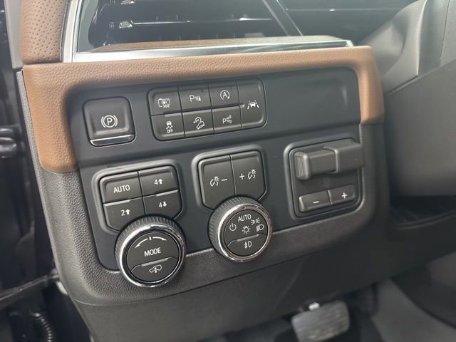 New 2026 Chevrolet Suburban High Country image 12