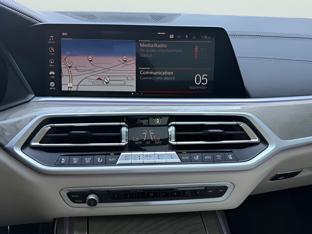 Used 2022 BMW X7 xDrive40i w/ M Sport Package AWD/4WD image 25