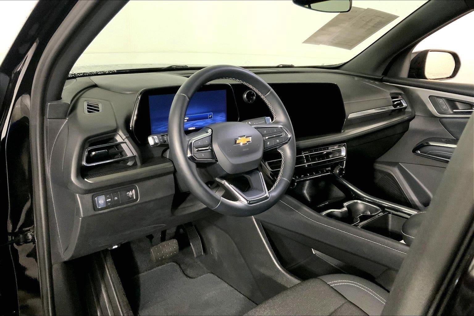 Used 2026 Chevrolet Traverse LT FWD image 14