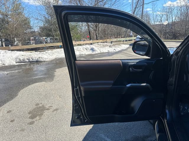Used 2019 Toyota Tacoma Limited image 26