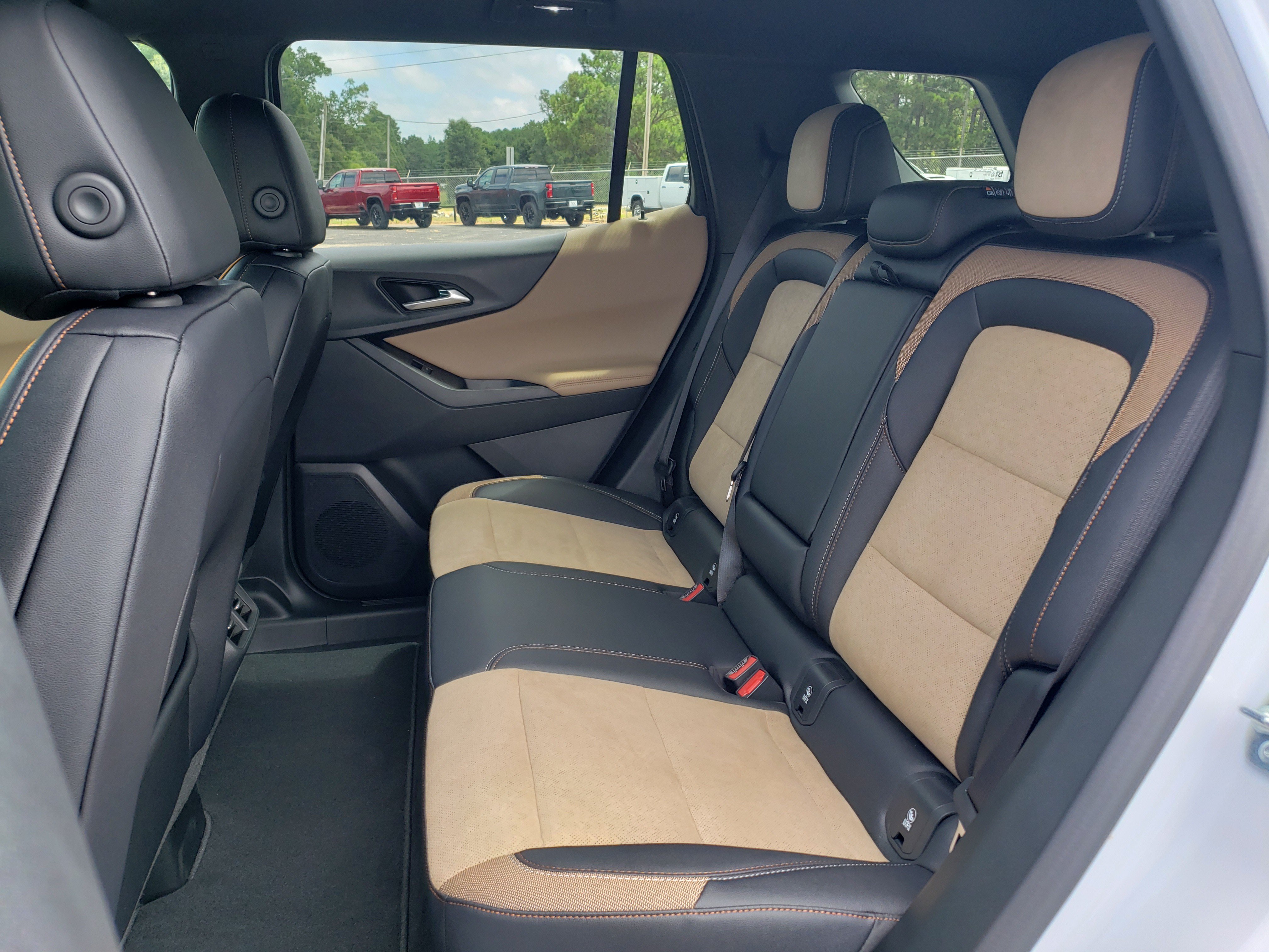 New 2026 Chevrolet Equinox ACTIV w/ Convenience Package III FWD image 34