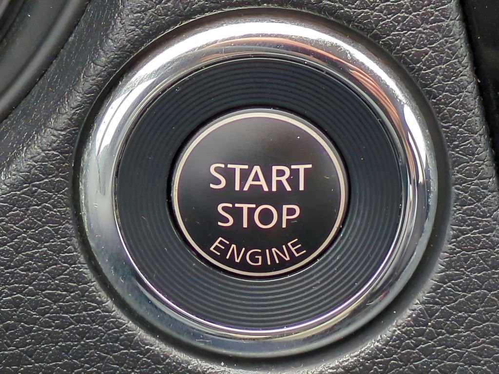 Used 2019 Nissan Rogue SV image 29