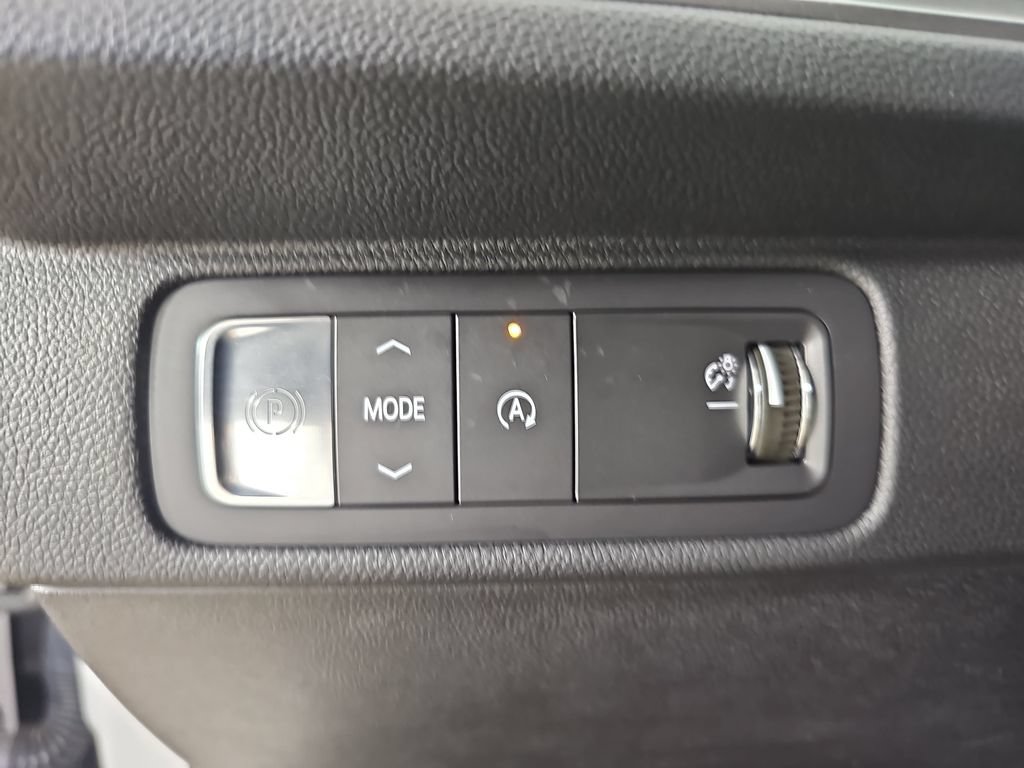 Used 2025 Chevrolet Traverse LT FWD image 33