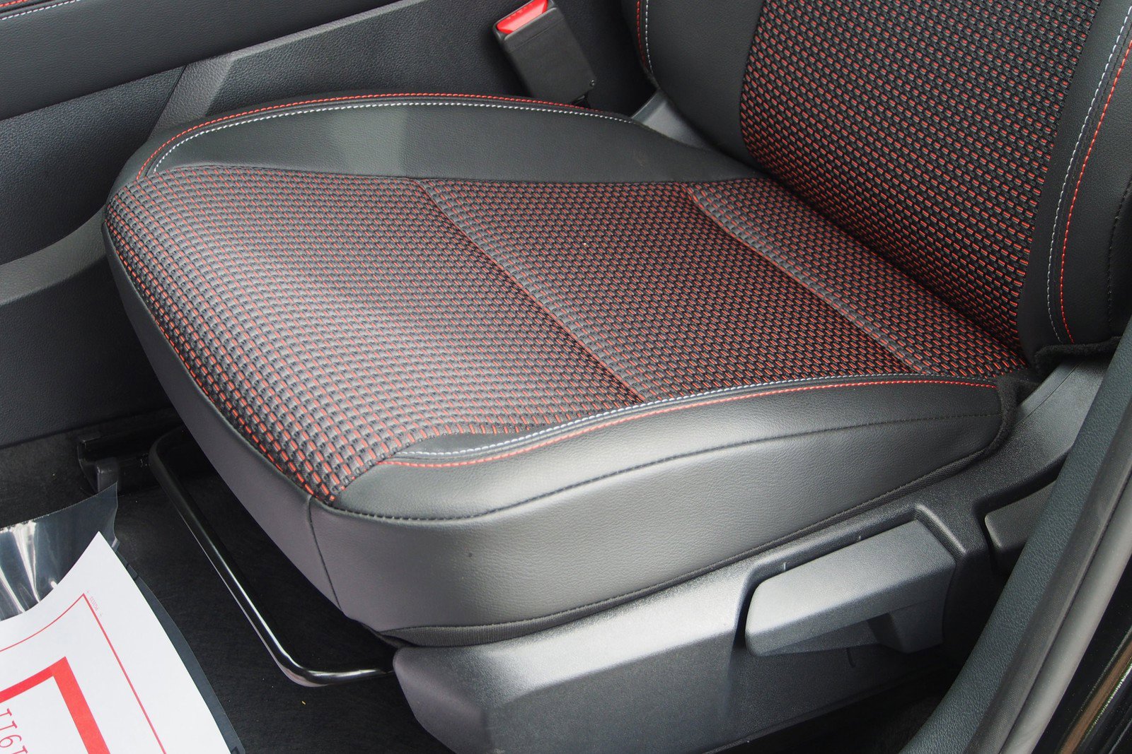 Used 2025 Nissan Kicks SR image 16