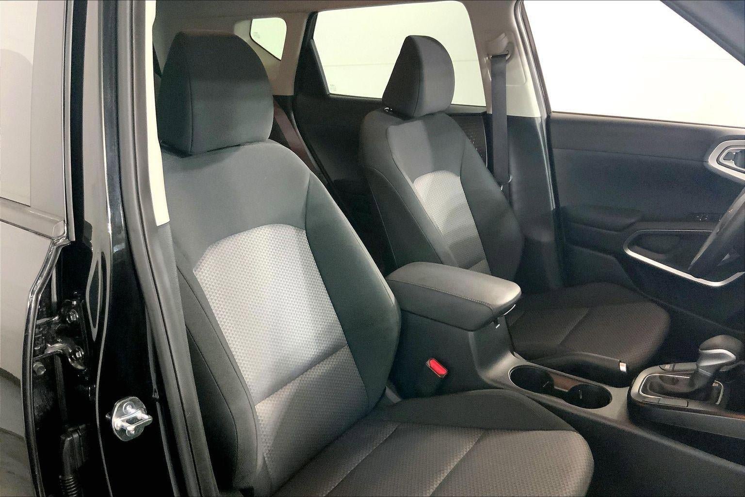 Certified 2025 Kia Soul LX image 7