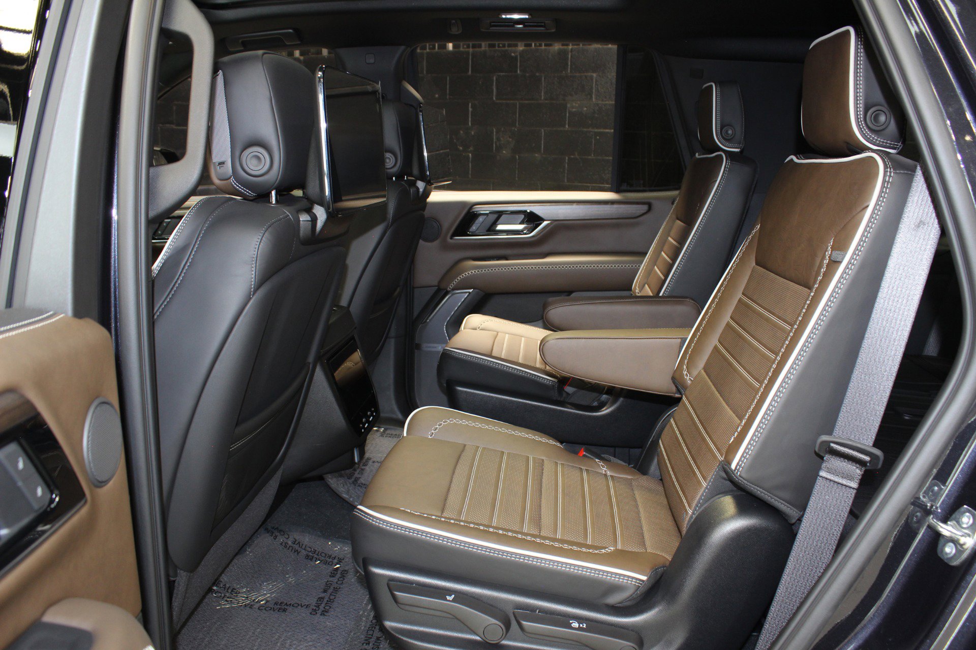 Used 2025 GMC Yukon Denali Ultimate w/ LPO, Floor Liner Package AWD/4WD image 42