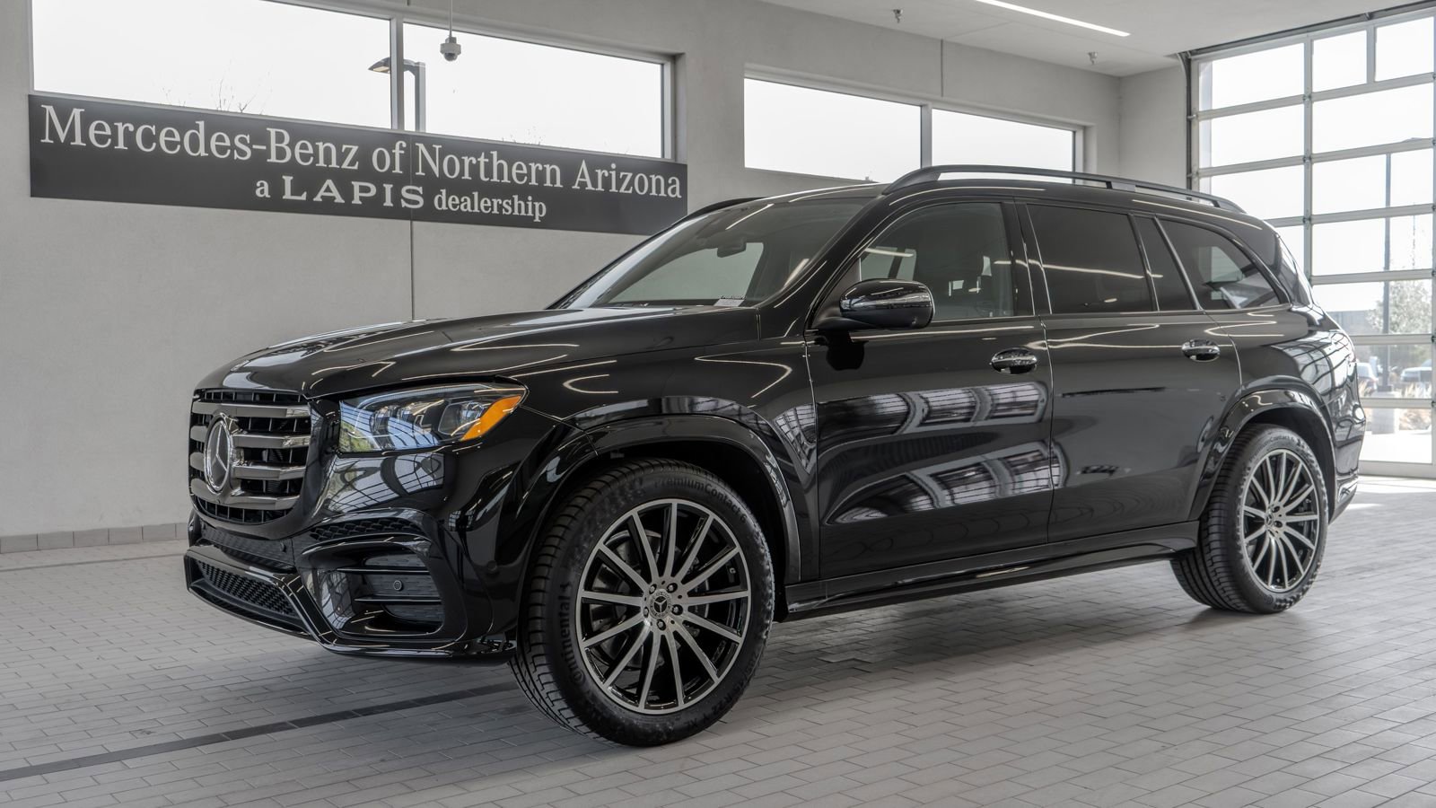 Used 2025 Mercedes-Benz GLS 450 4MATIC w/ AMG Line Exterior image 3