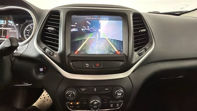 Used 2018 Jeep Cherokee Latitude Plus w/ Comfort/Convenience Group AWD/4WD image 24