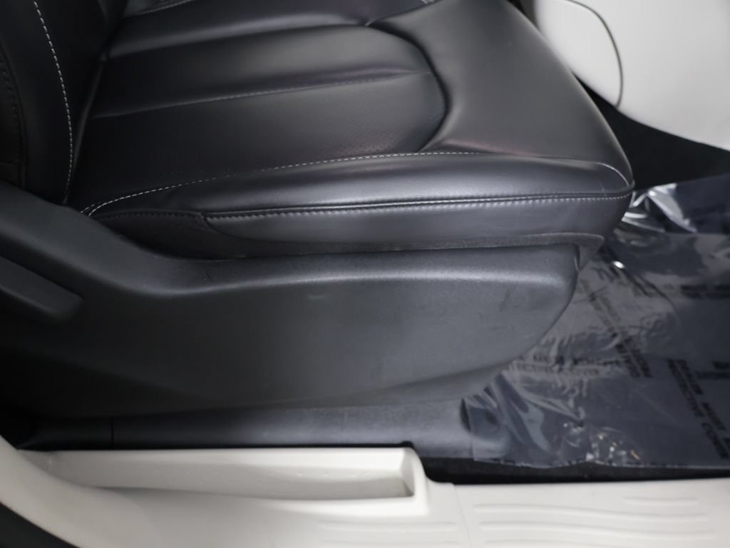 Used 2023 Chrysler Pacifica Touring-L FWD image 29