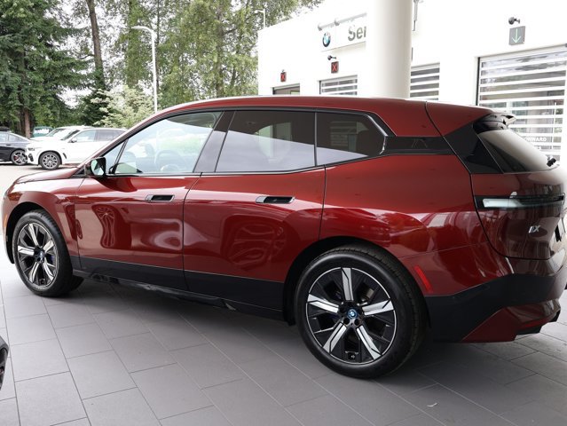 Certified 2024 BMW iX xDrive50 w/ Premium Package AWD/4WD image 10