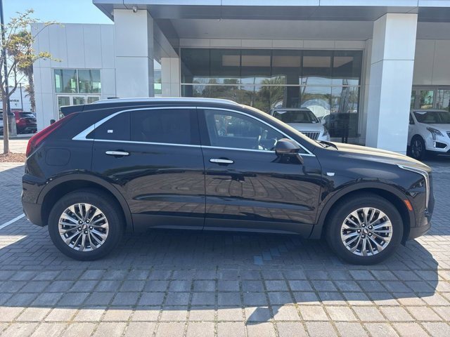 Certified 2025 Cadillac XT4 Premium Luxury image 2