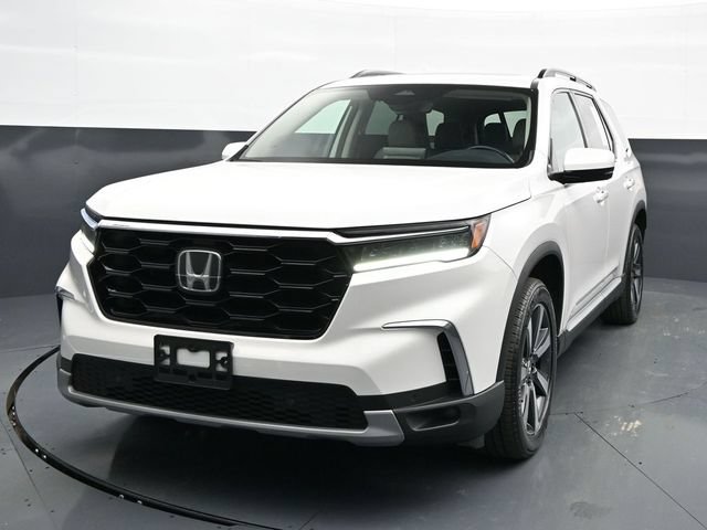 Used 2025 Honda Pilot Touring image 2