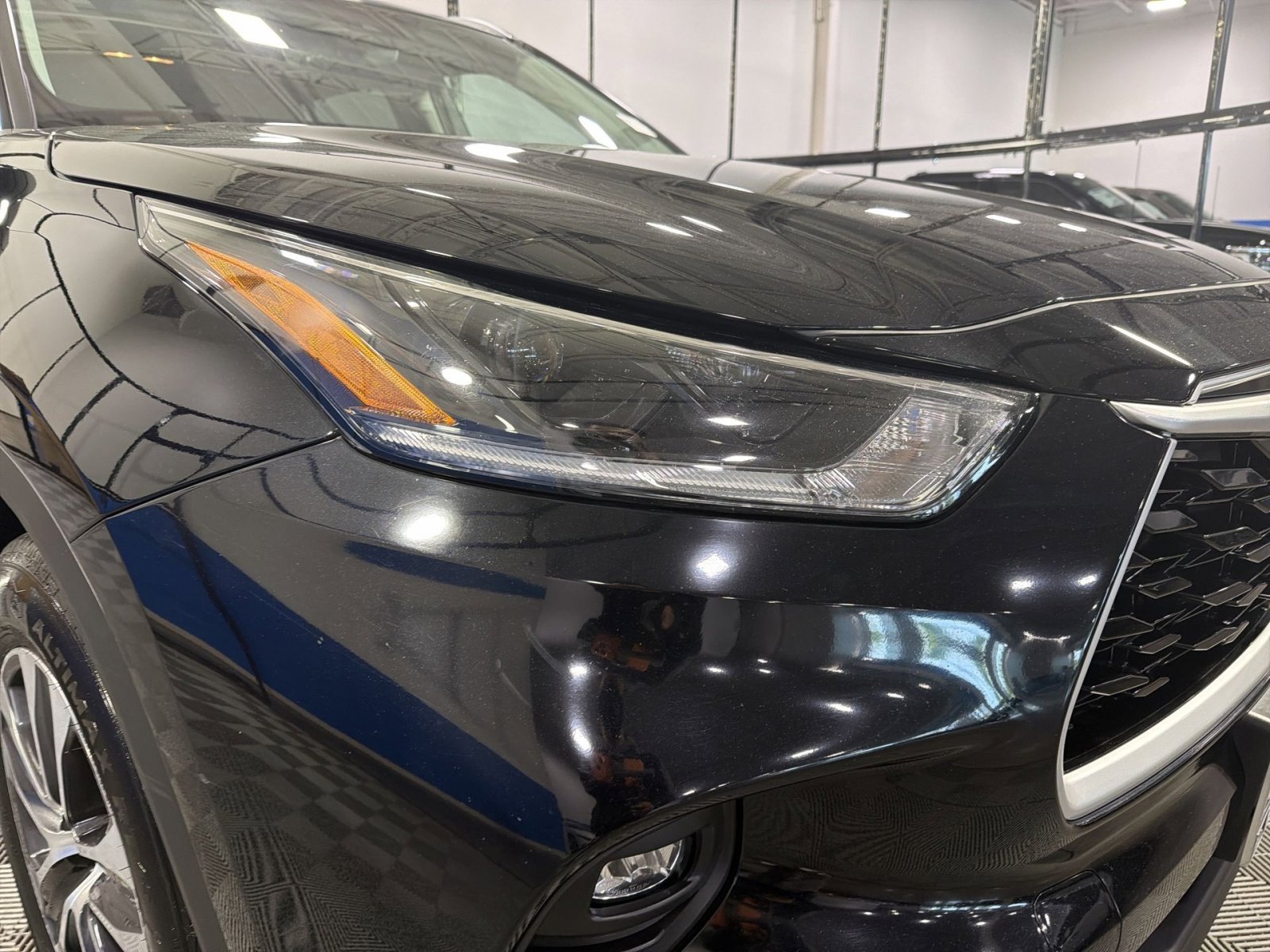 Used 2021 Toyota Highlander XLE AWD/4WD image 13