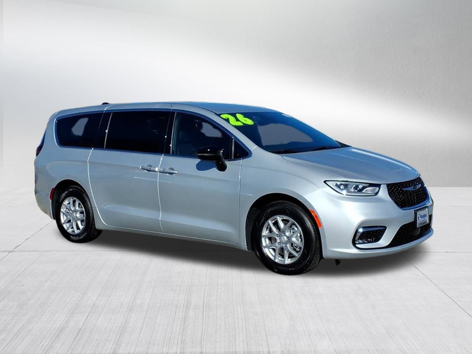 New 2026 Chrysler Pacifica Select image 2