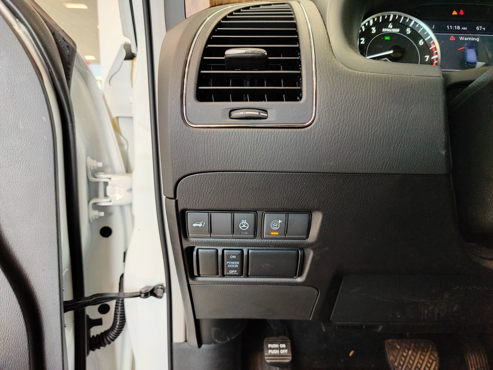 Used 2024 Nissan Armada SL w/ Captain's Chairs Package image 9