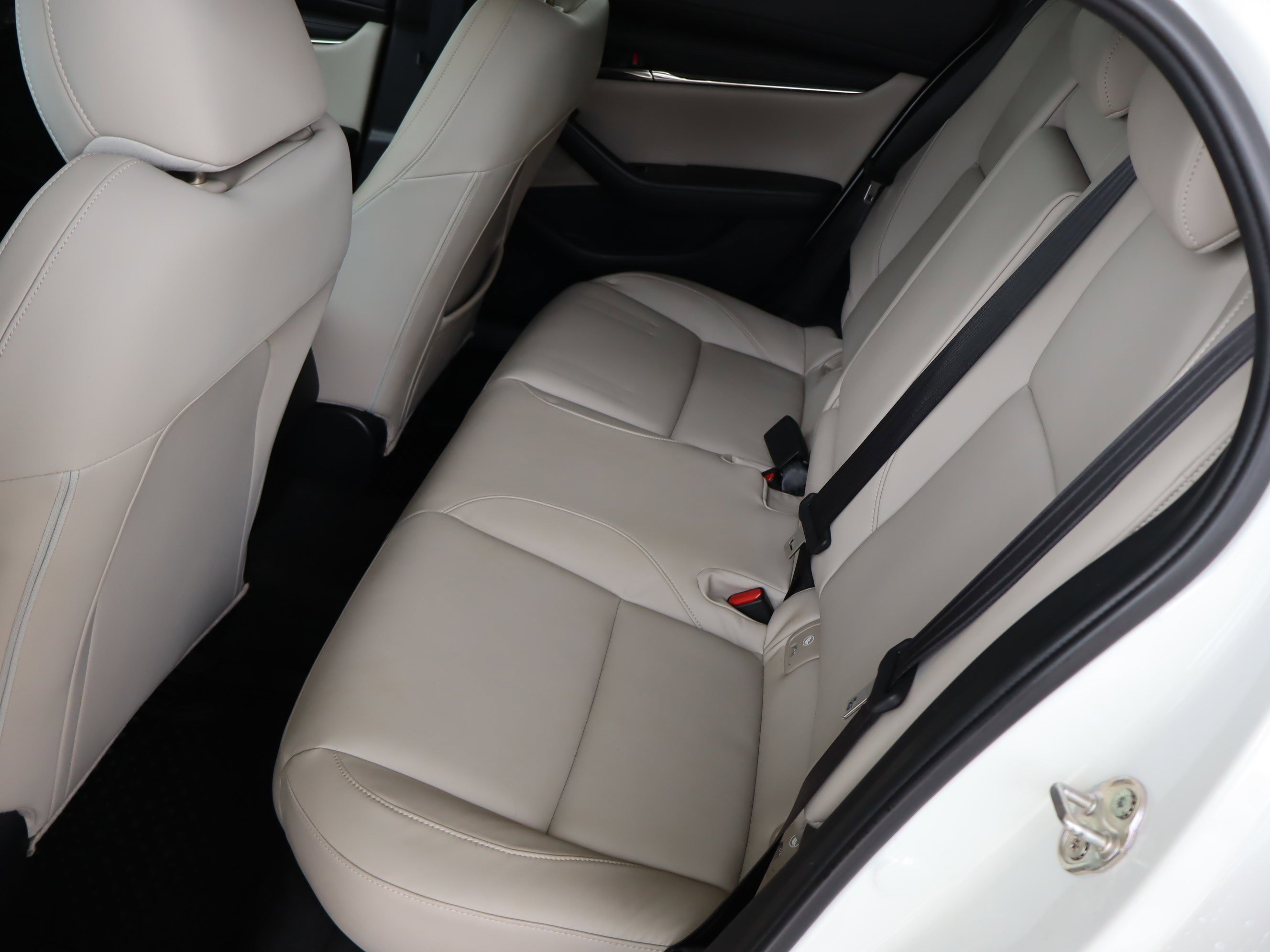 Used 2021 MAZDA MAZDA3 s image 32