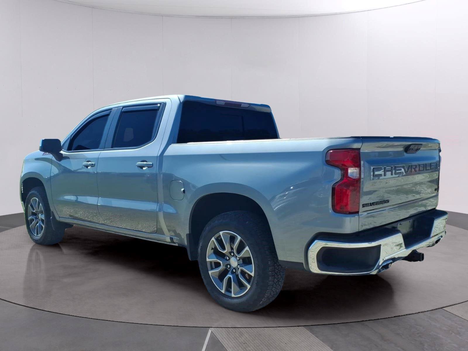 Used 2025 Chevrolet Silverado 1500 LT AWD/4WD image 3