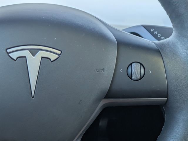 Used 2025 Tesla Model Y Long Range image 18