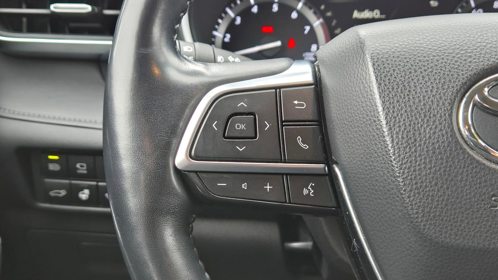 Used 2020 Toyota Highlander Platinum image 12