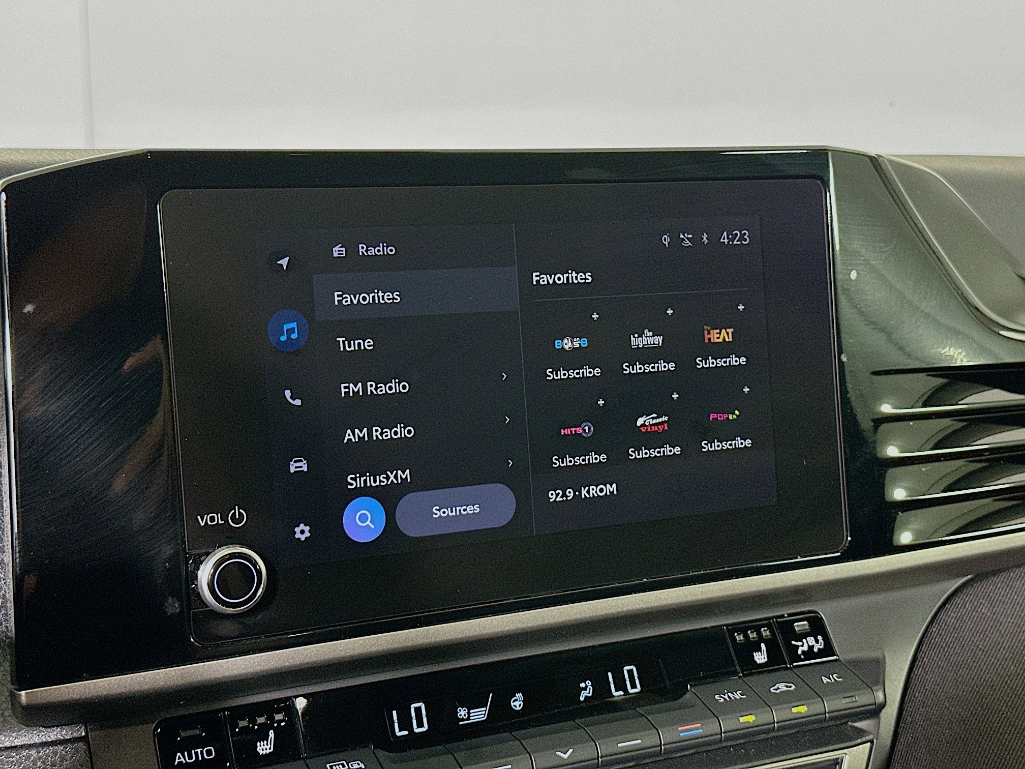 Used 2025 Toyota Camry LE w/ Convenience Package image 21