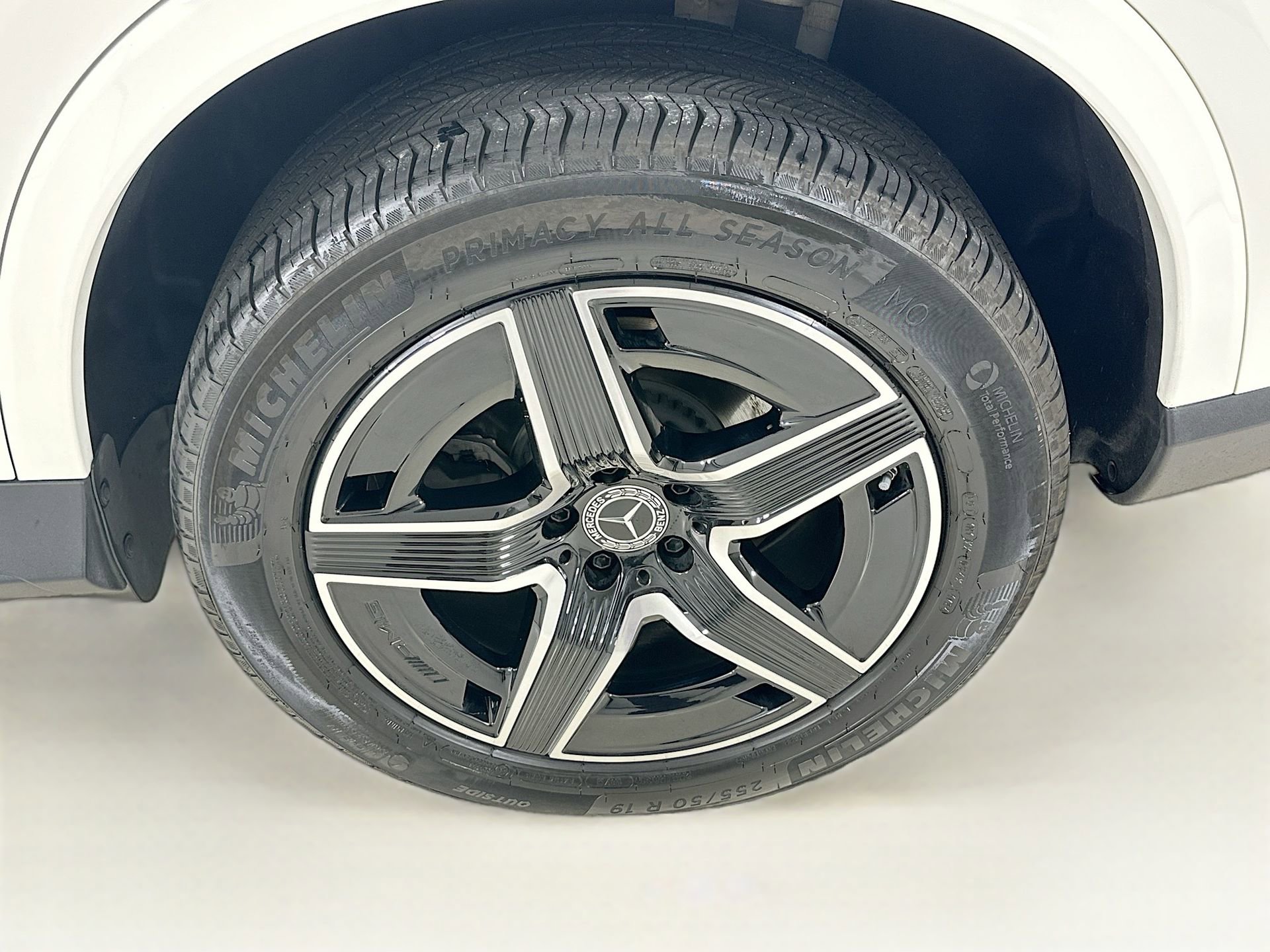 Used 2025 Mercedes-Benz GLC 300 4MATIC image 34