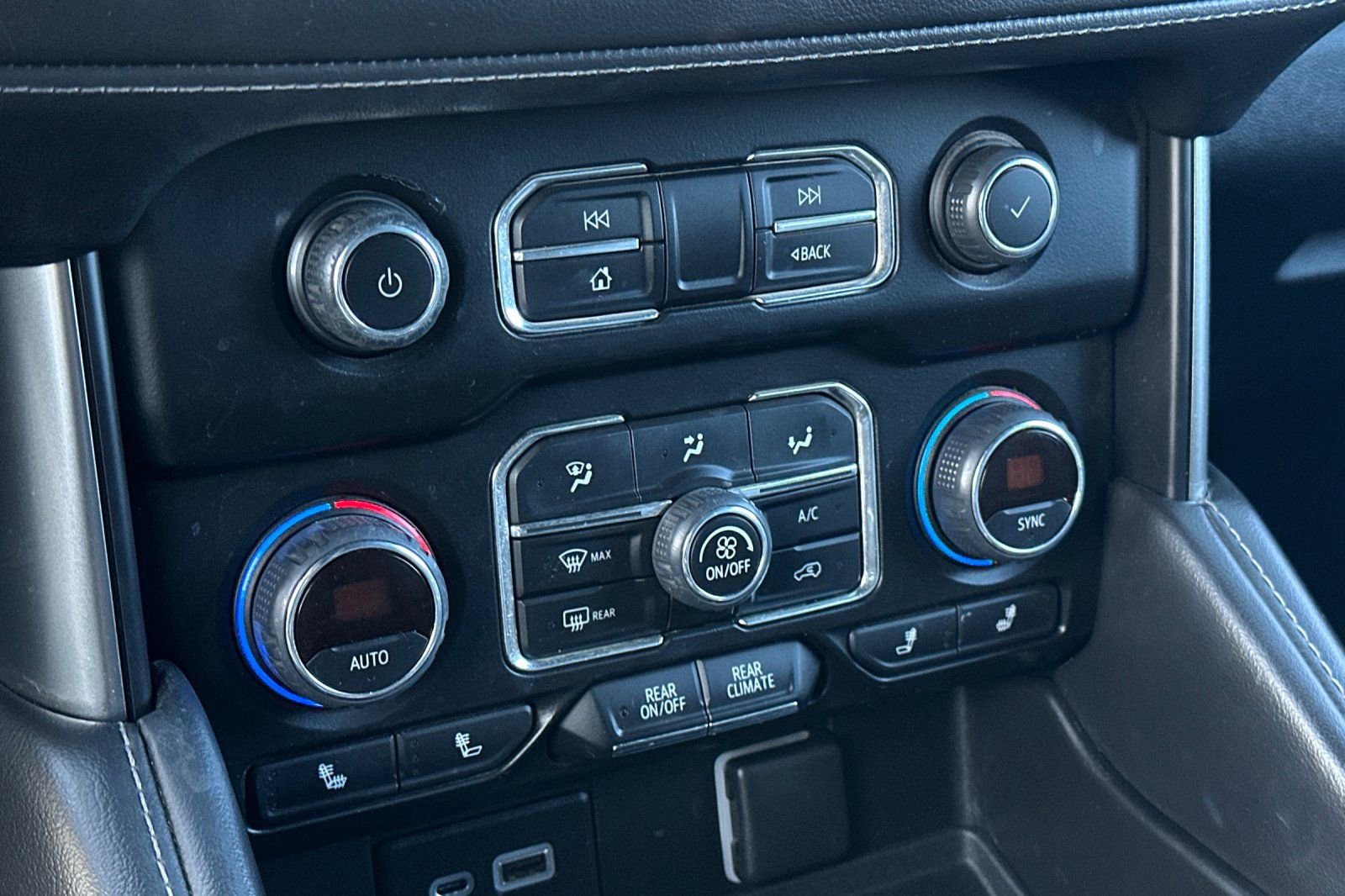 Used 2022 Chevrolet Tahoe Z71 w/ Luxury Package image 30