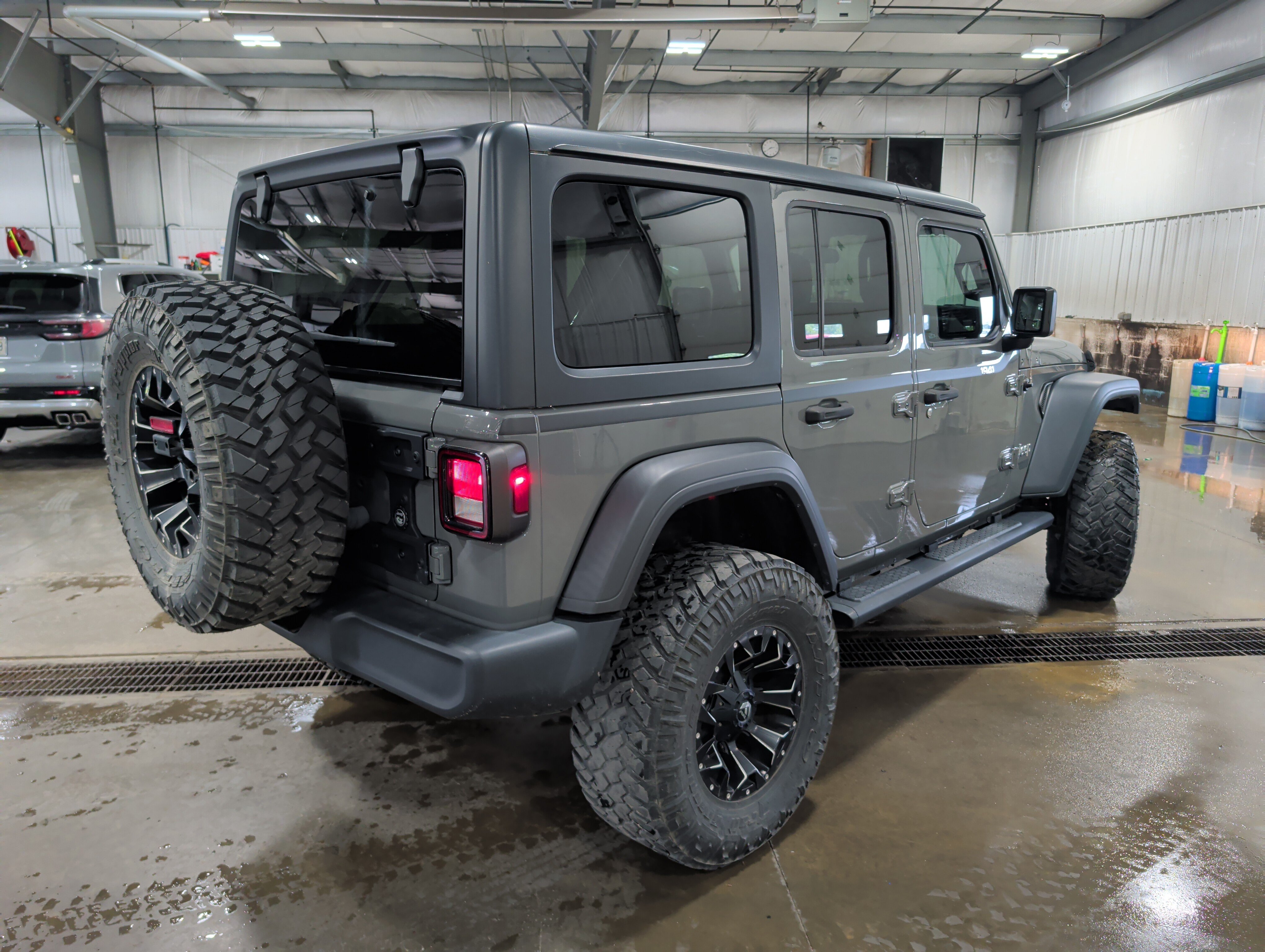 Used 2019 Jeep Wrangler Unlimited Sport S AWD/4WD image 3