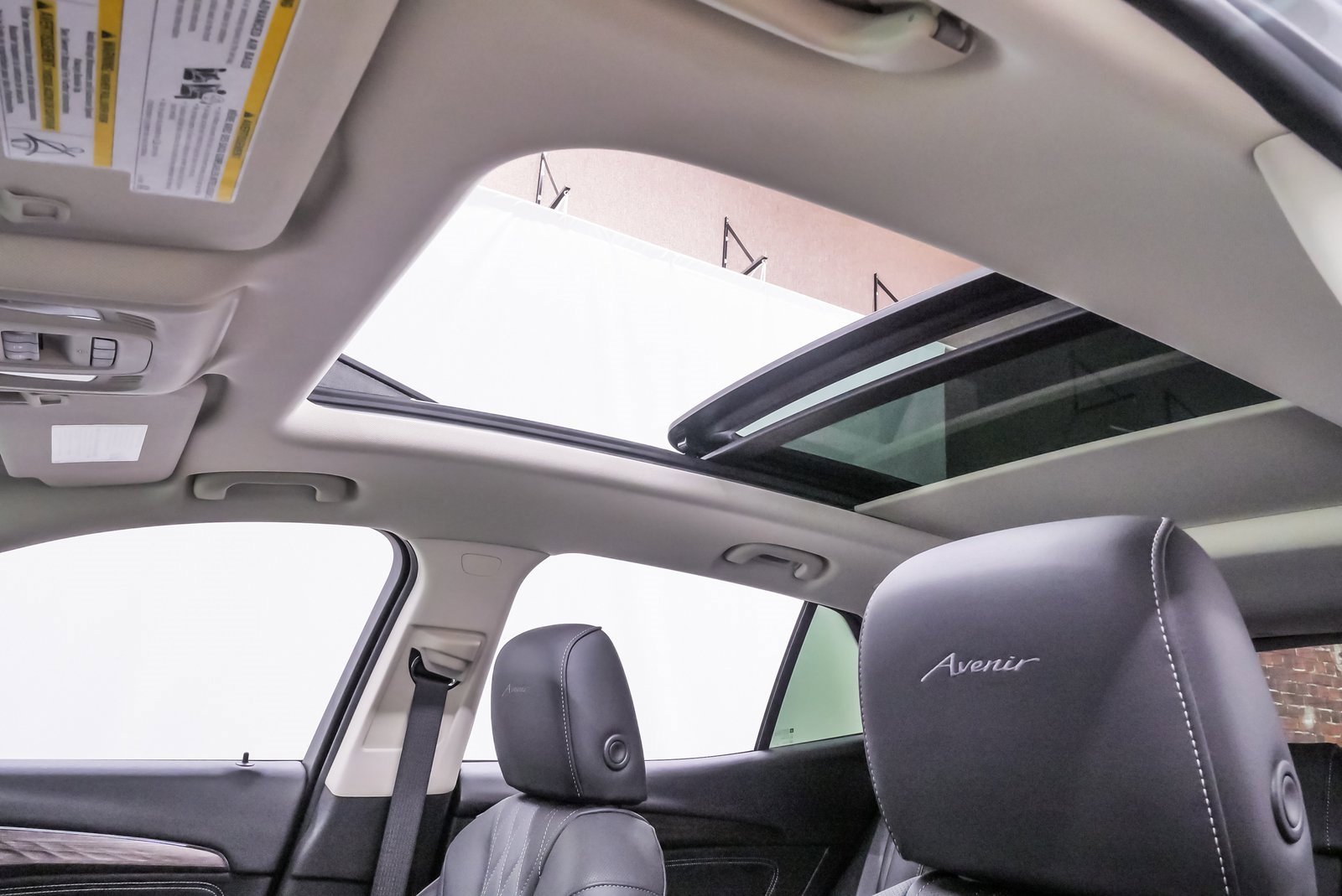 Used 2023 Buick Envision Avenir image 10