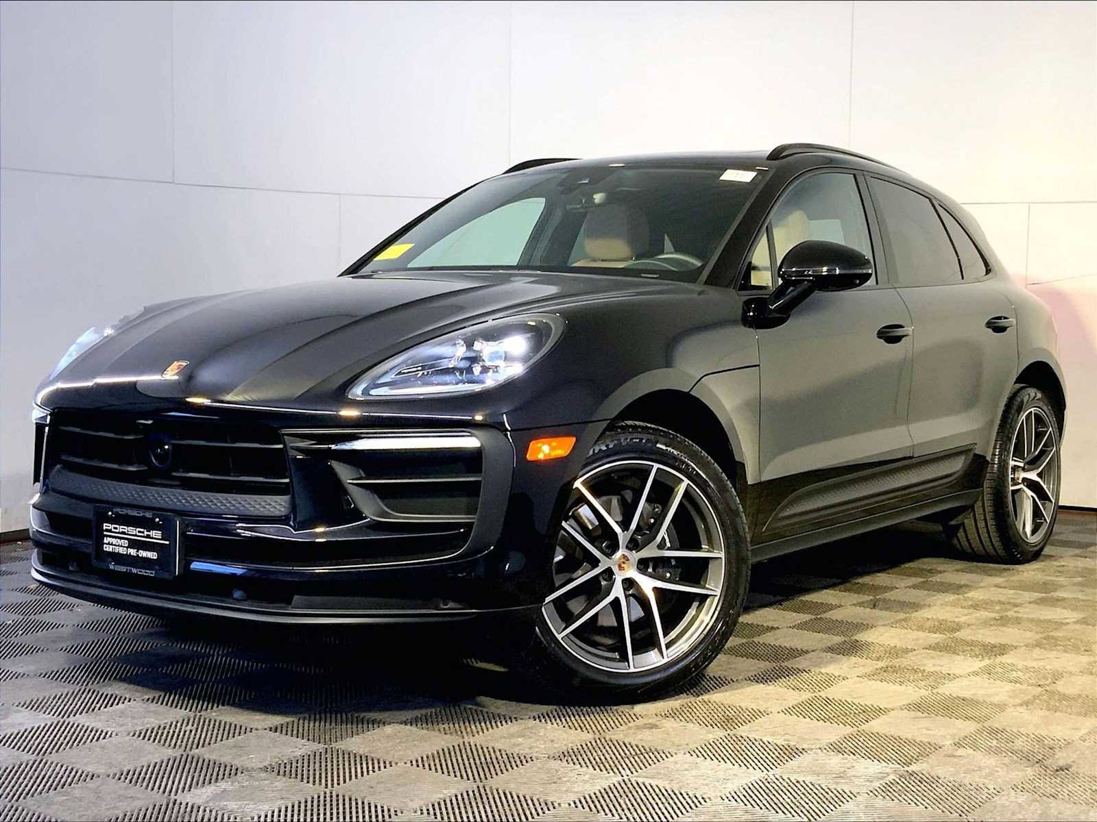 Certified 2025 Porsche Macan image 1